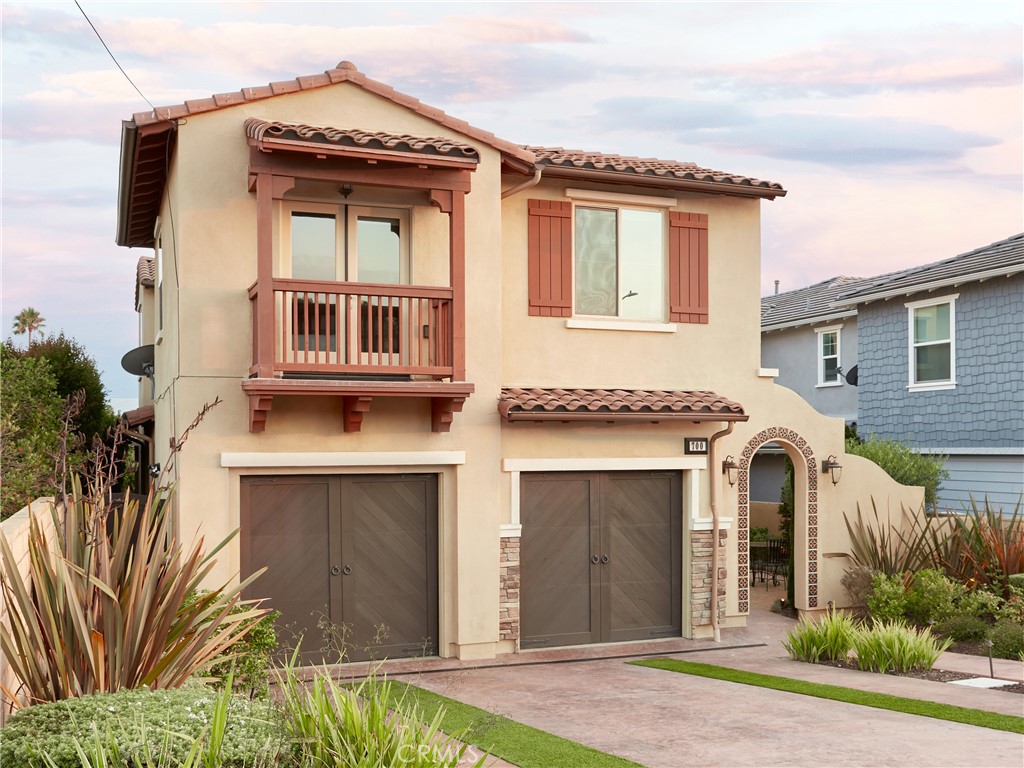 700 West Sycamore Avenue El Segundo, CA 90245 - Photo 42 of 42 a front view of a house with garden