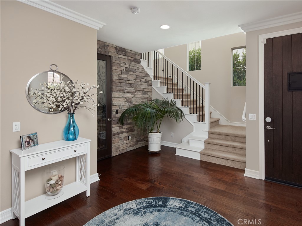 700 West Sycamore Avenue El Segundo, CA 90245 - Photo 6 of 42 a living room with furniture and a wooden floor