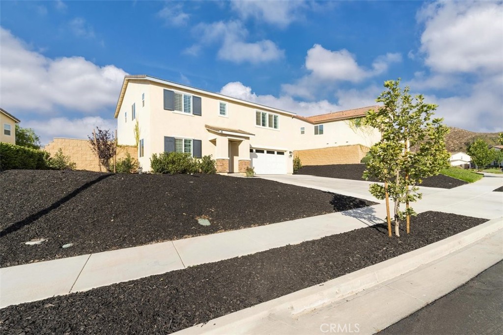 32078 Rambling Court Winchester, CA 92596 - Photo 7 of 48 a view of a house with a street