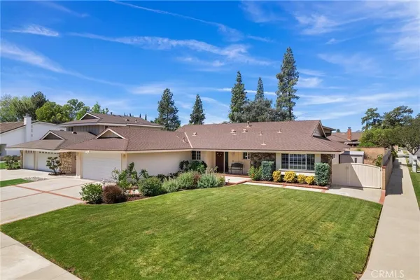 $1,140,000 | 10983 Topeka Drive, Northridge, CA 91326