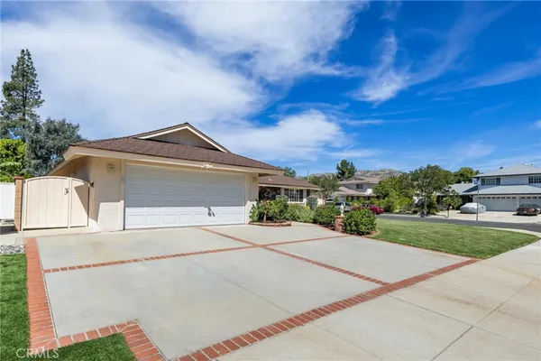 $1,140,000 | 10983 Topeka Drive, Northridge, CA 91326