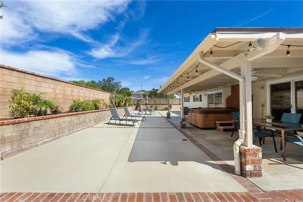 $1,140,000 | 10983 Topeka Drive, Northridge, CA 91326