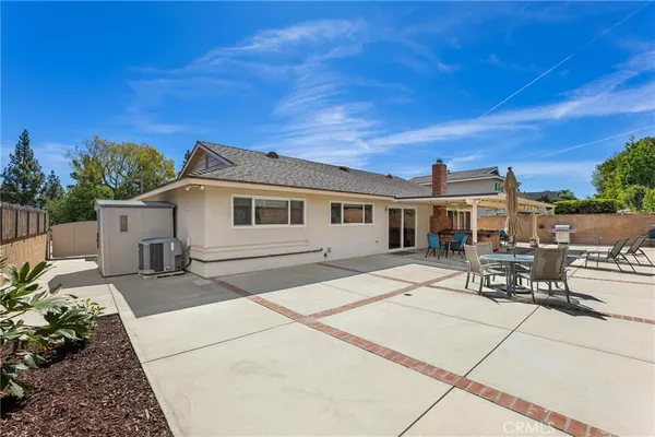 $1,140,000 | 10983 Topeka Drive, Northridge, CA 91326