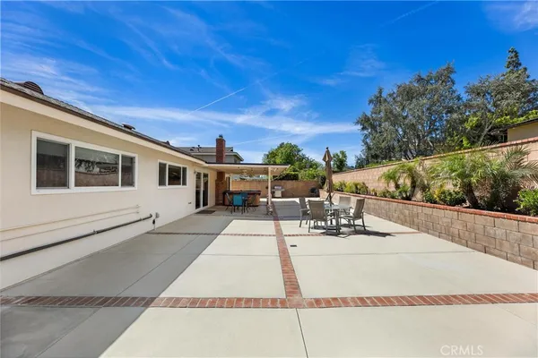 $1,140,000 | 10983 Topeka Drive, Northridge, CA 91326