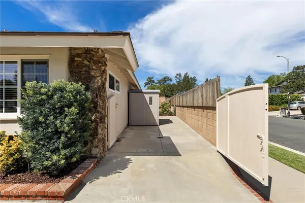 $1,140,000 | 10983 Topeka Drive, Northridge, CA 91326