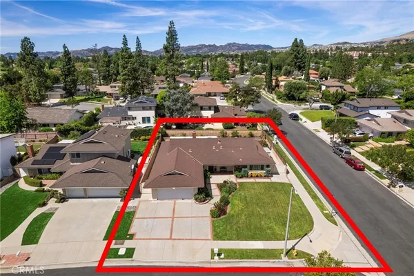 $1,140,000 | 10983 Topeka Drive, Northridge, CA 91326