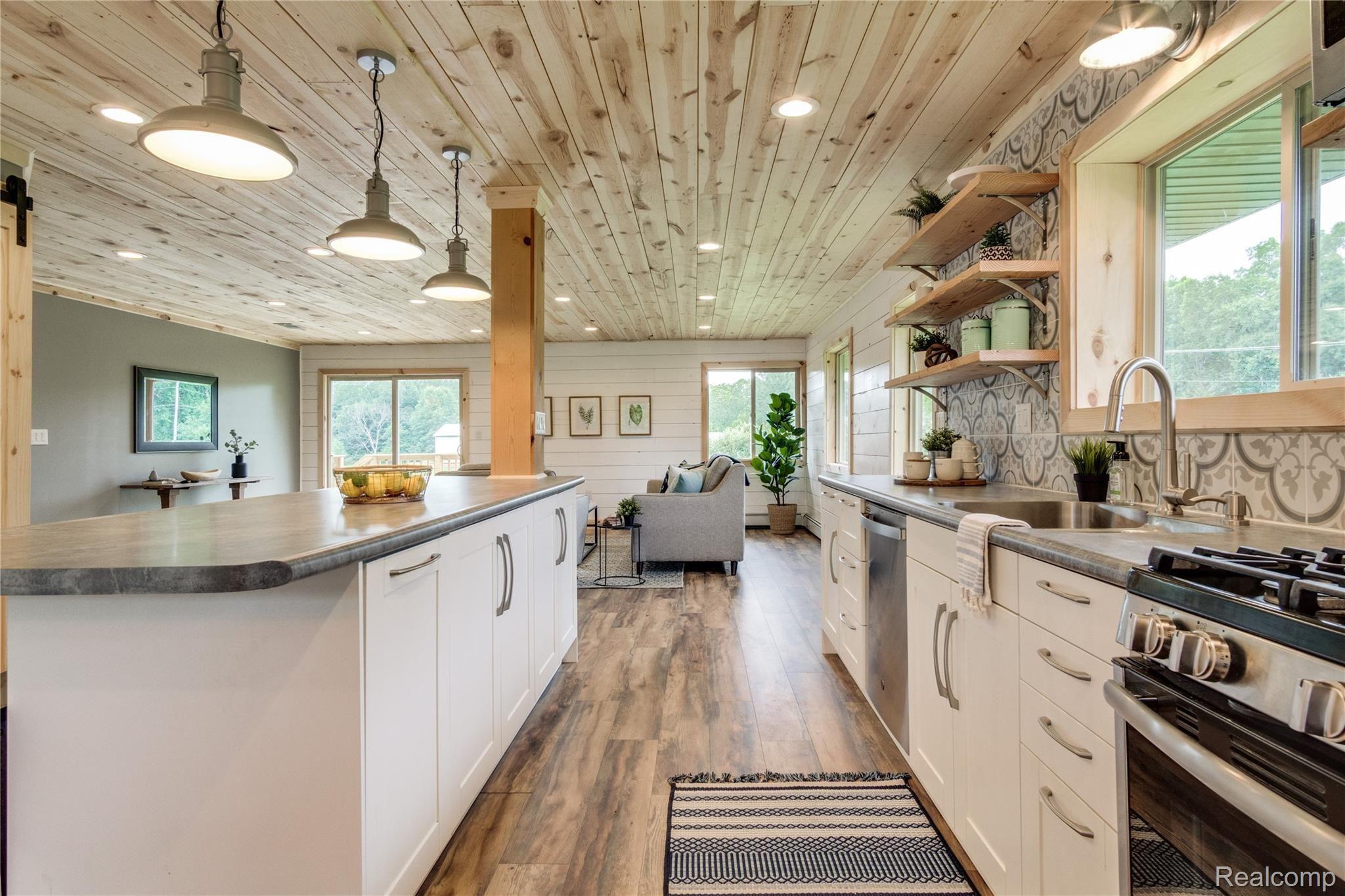 15272 Worden Road Holly, MI 48442 - Photo 8 of 46 Interiors (8 of 45).jpg