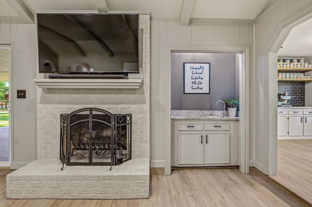 4433 Quail Hollow Road Fort Worth, TX 76133 - Photo 7 of 40
