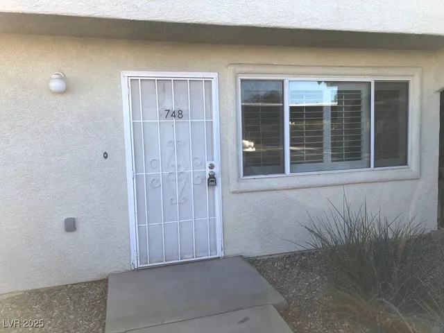 $200,000 | 748 Anne Lane, Unit 748, Henderson, NV 89015