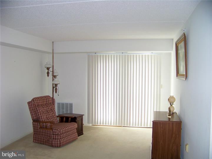 602 Brandon Road Norristown, PA 19403 - Photo 3 of 21 Living Room