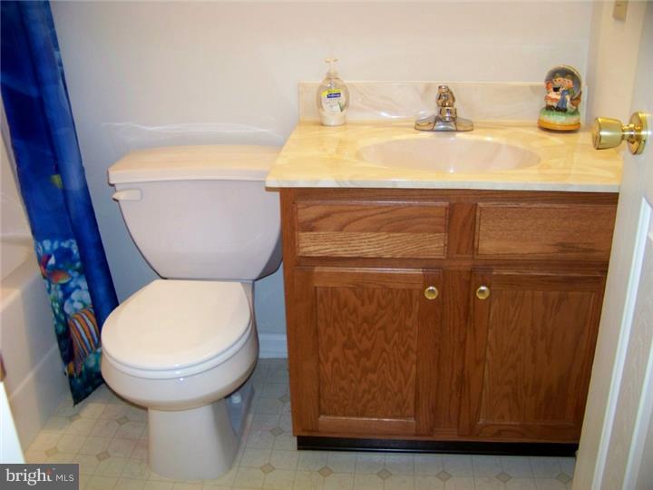 602 Brandon Road Norristown, PA 19403 - Photo 10 of 21 Bathroom
