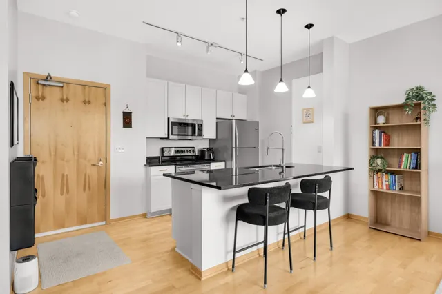 $259,900 | 4525 Park Commons Drive, Unit 403, St. Louis Park, MN 55416