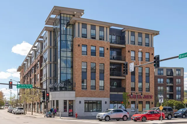 $259,900 | 4525 Park Commons Drive, Unit 403, St. Louis Park, MN 55416