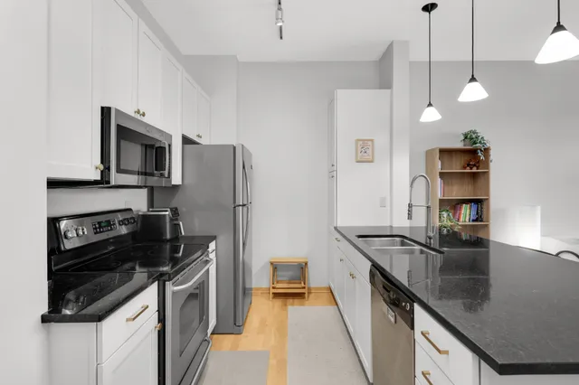 $259,900 | 4525 Park Commons Drive, Unit 403, St. Louis Park, MN 55416