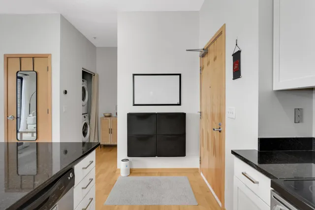 $259,900 | 4525 Park Commons Drive, Unit 403, St. Louis Park, MN 55416