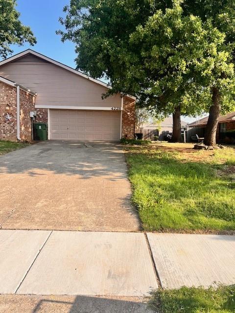 a view of a back yard of the house