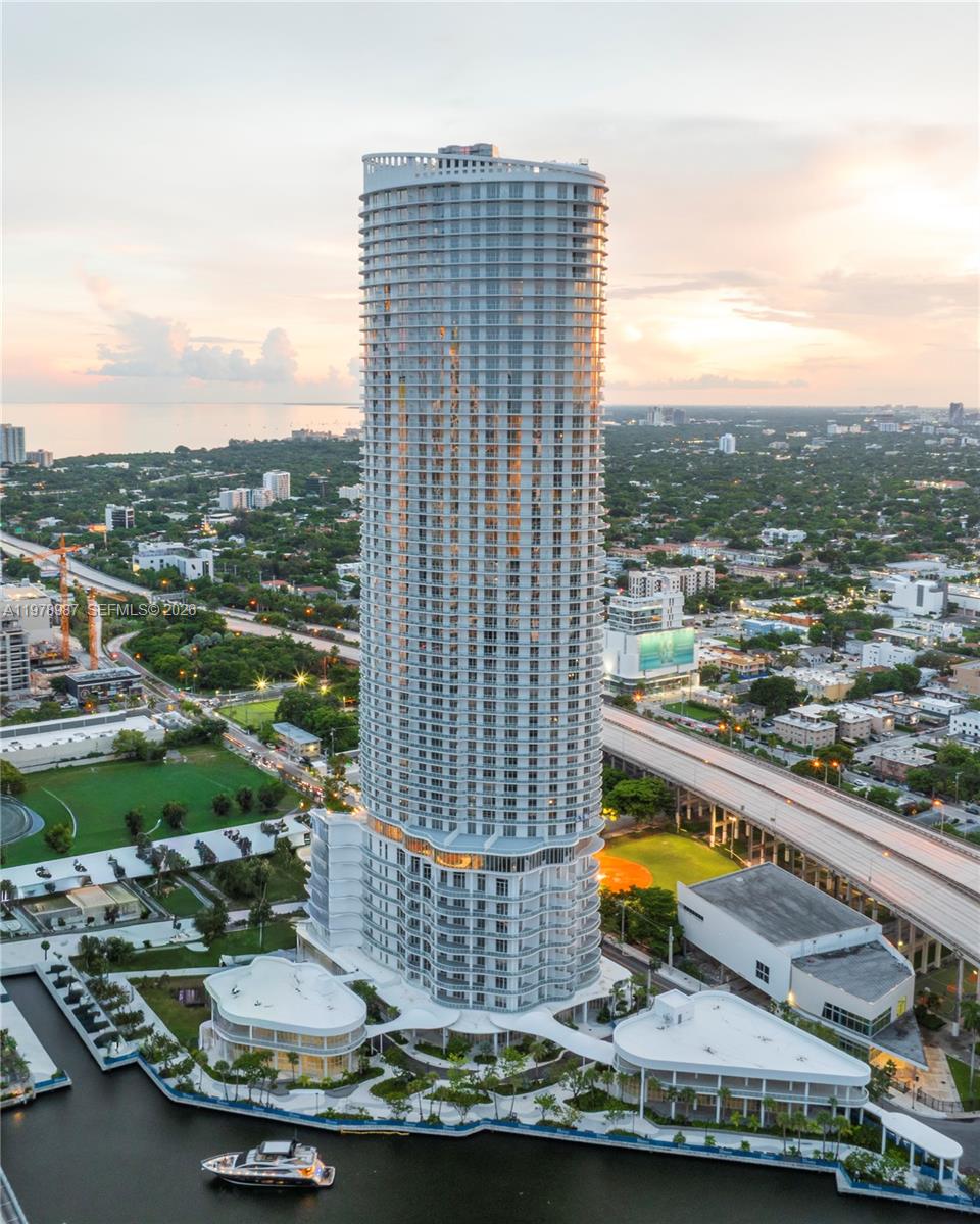 275 Southwest 6th Street, Unit 2007 Miami, FL 33130 - Photo 23 of 24 a view of a city from a terrace