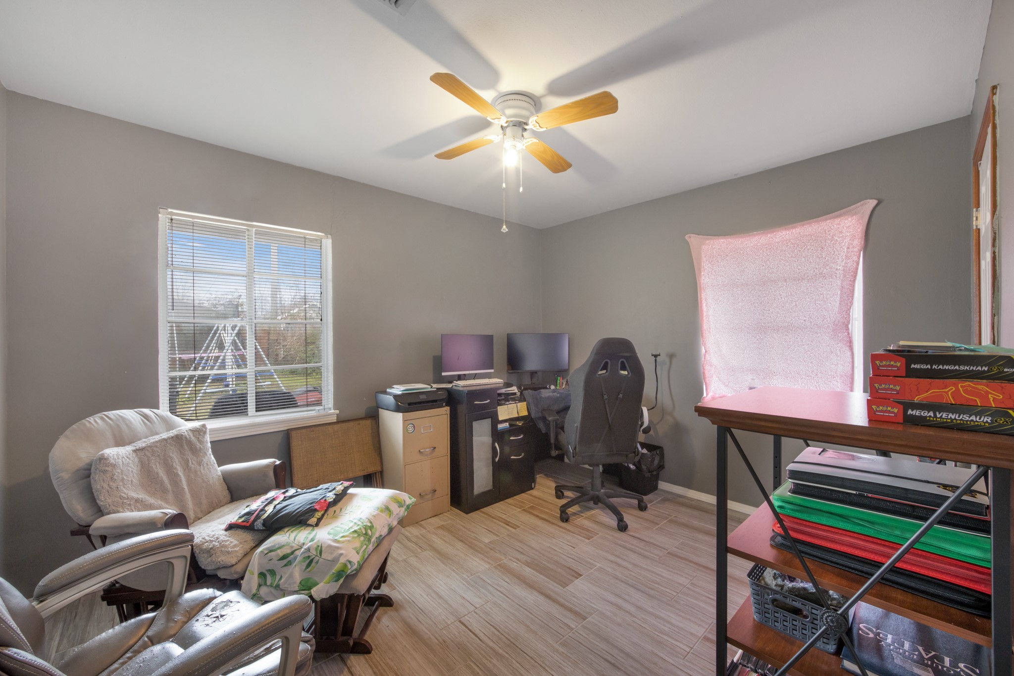 8901 Woodlyn Road Houston, TX 77078 - Photo 18 of 22 a workspace with furniture and a window