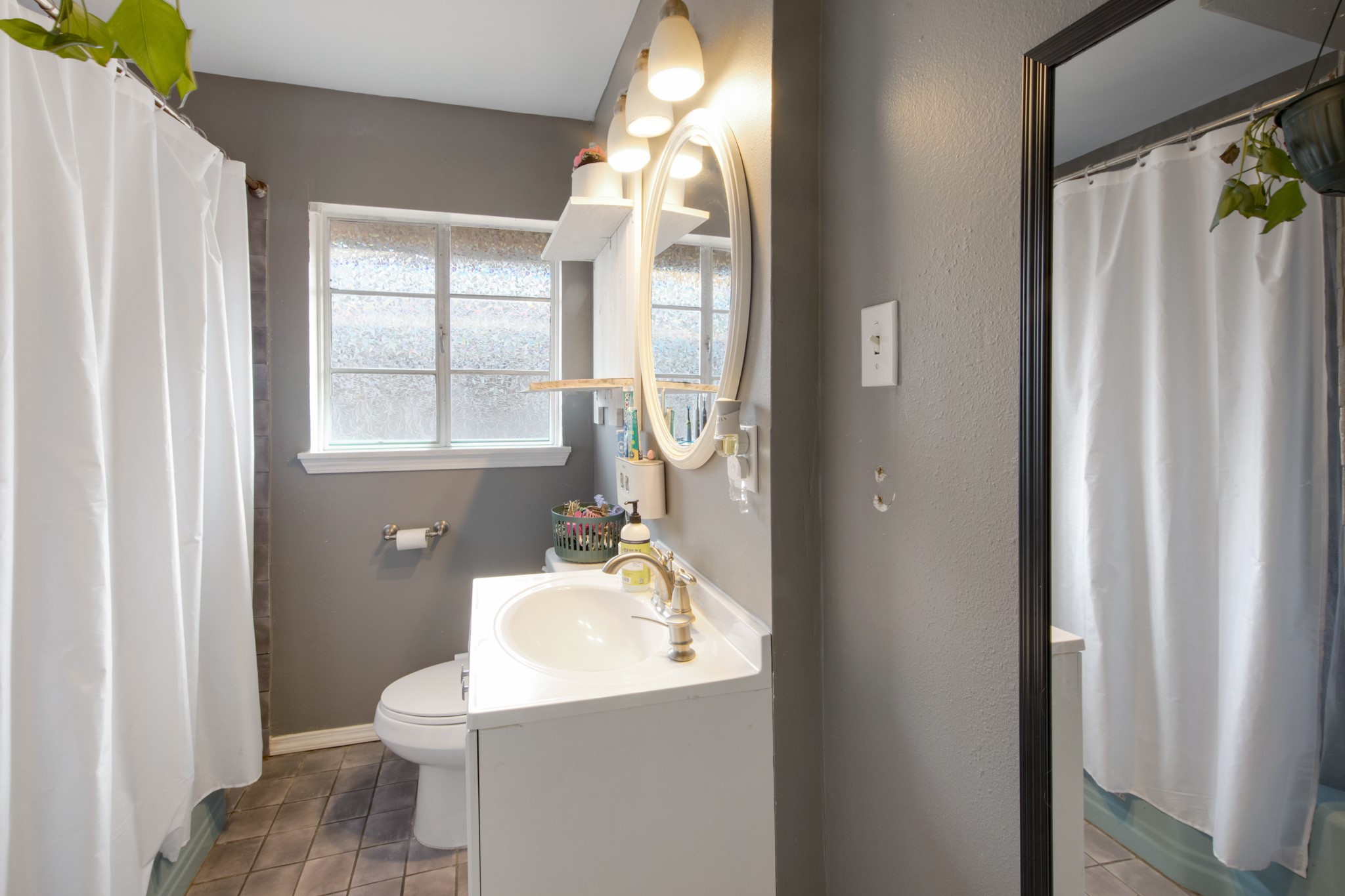 8901 Woodlyn Road Houston, TX 77078 - Photo 19 of 22 a bathroom with a sink toilet and shower
