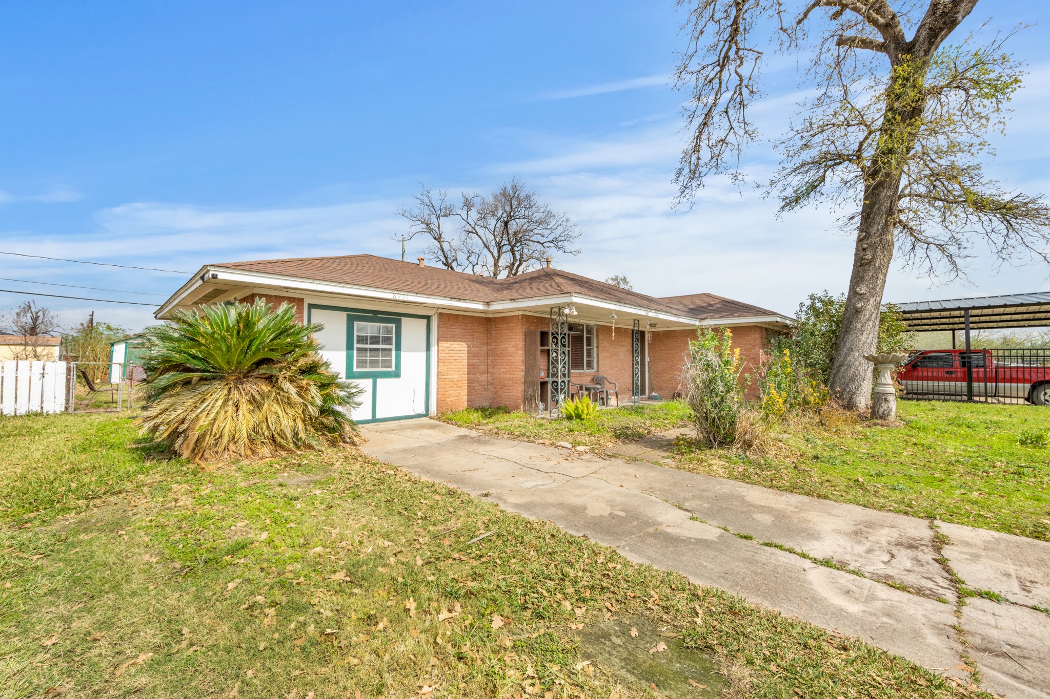 8901 Woodlyn Road Houston, TX 77078 - Photo 2 of 22 a view of a house with a yard