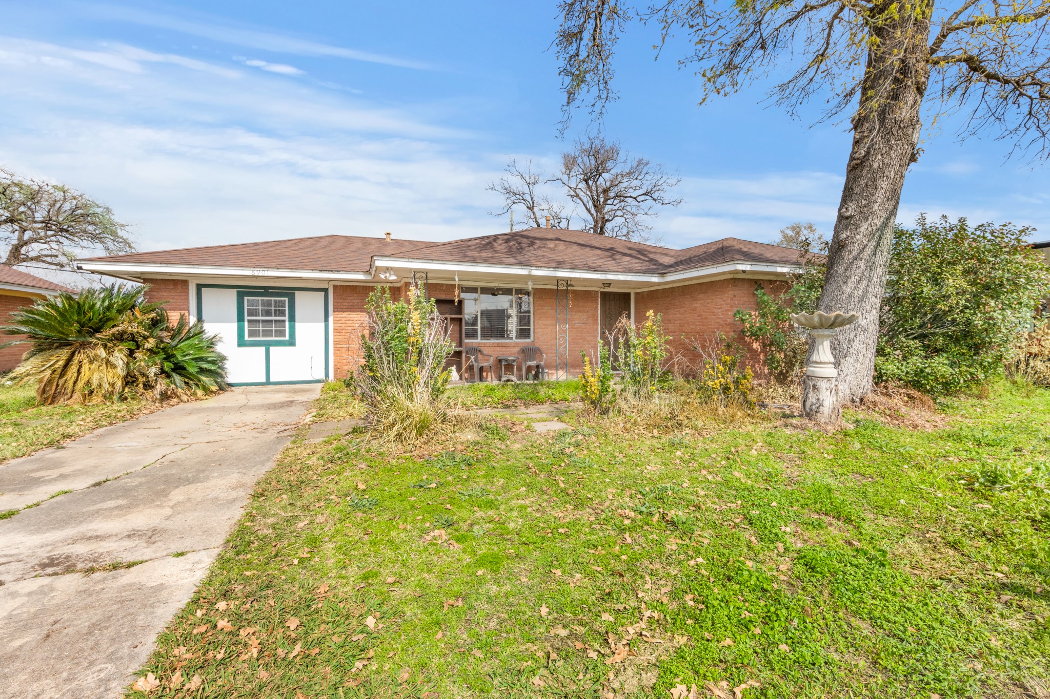 8901 Woodlyn Road Houston, TX 77078 - Photo 3 of 22 front view of a house with a yard
