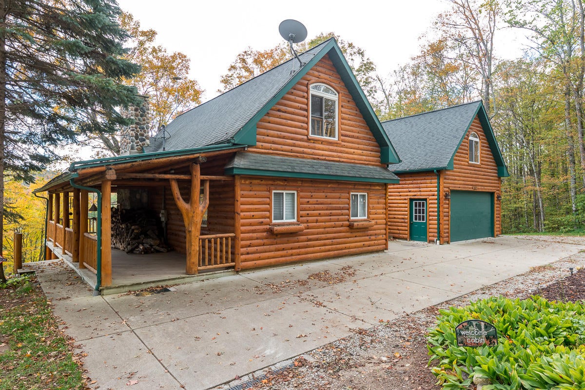 2631 McGregor Road Vanderbilt, MI 49795 - Photo 2 of 45 Gallery Image 2