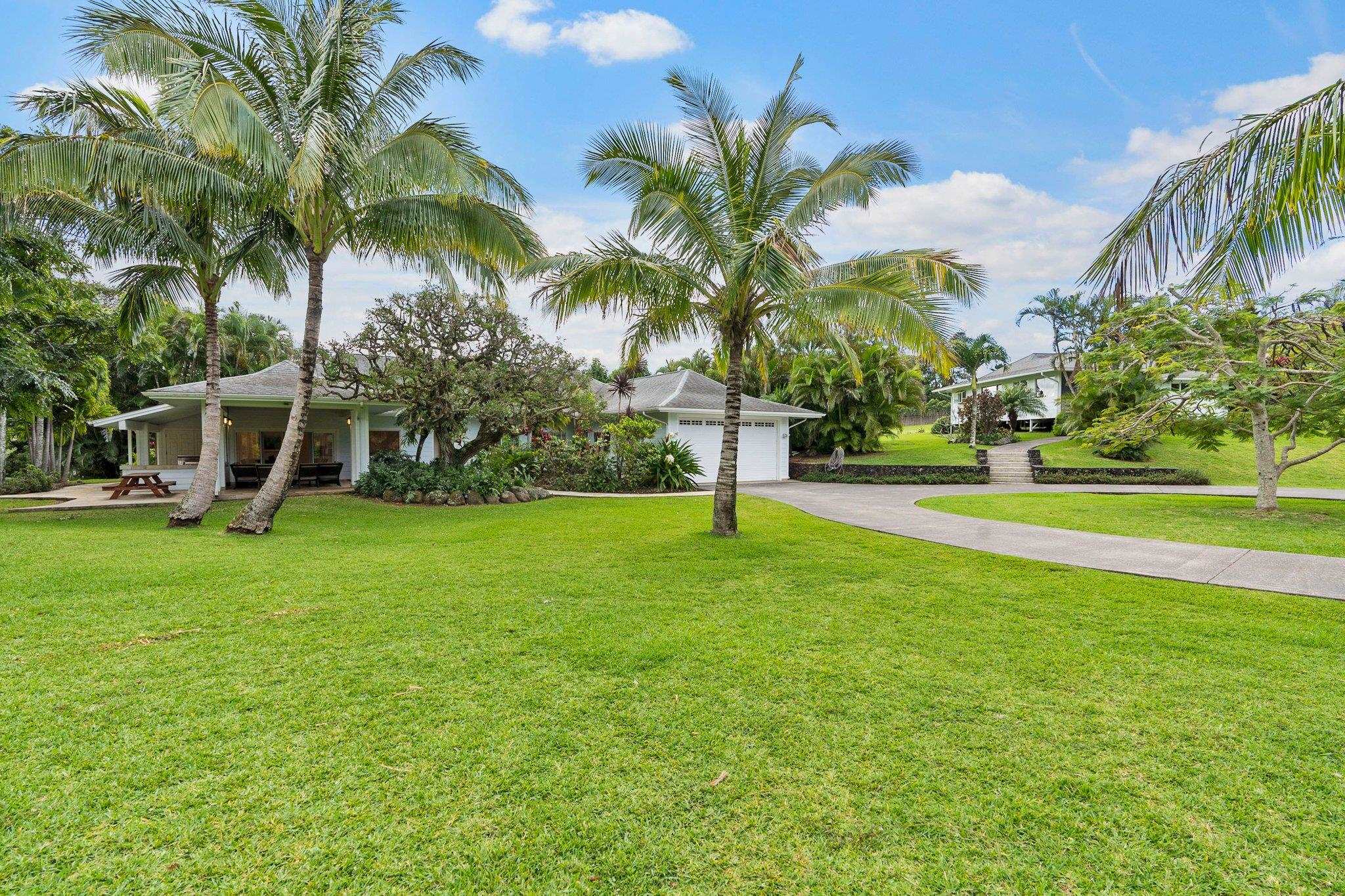 370 Waiama Way Haiku, HI 96708 - Photo 17 of 24 a view of a park with palm trees