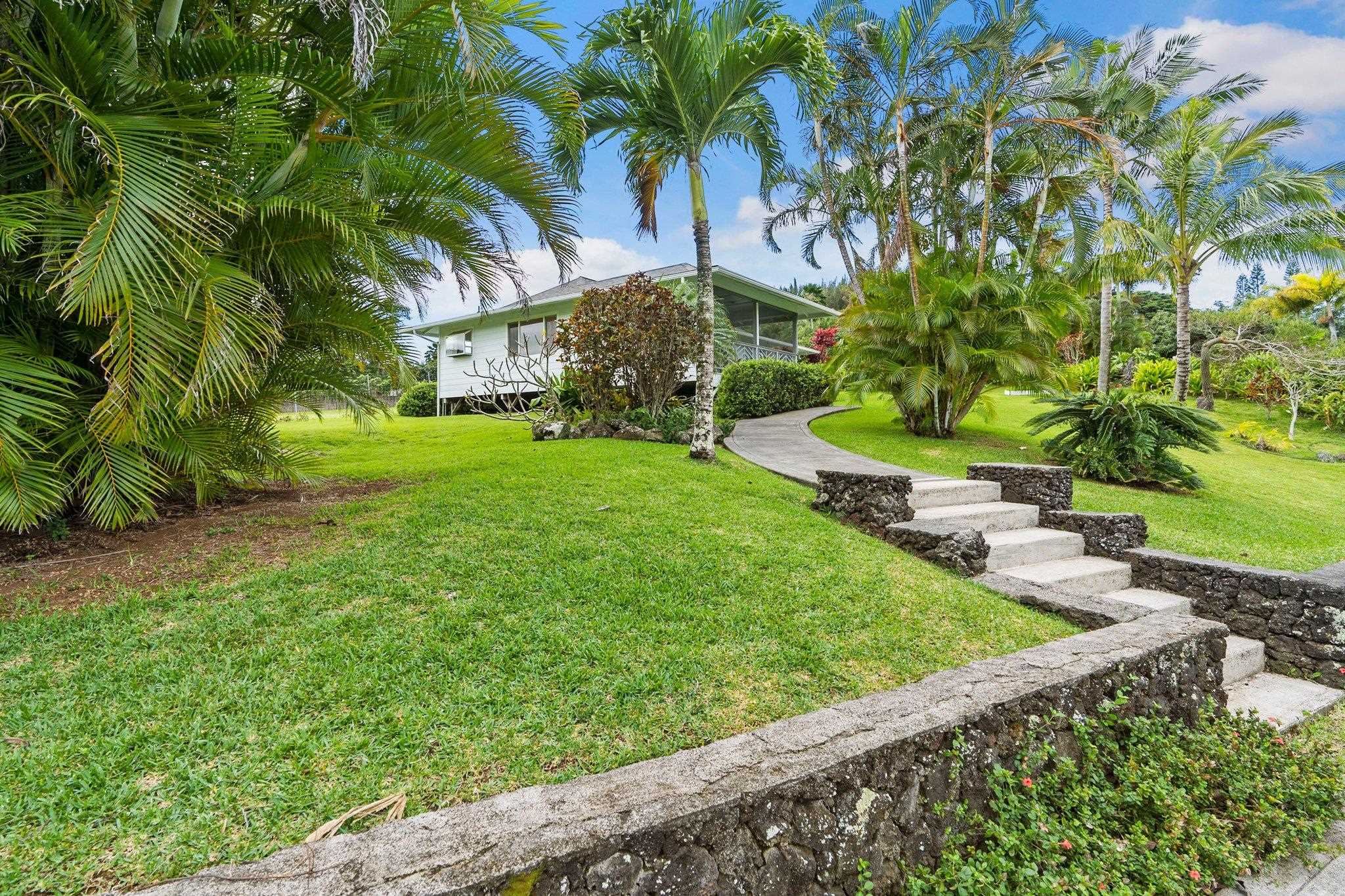 370 Waiama Way Haiku, HI 96708 - Photo 18 of 24 a view of a backyard with a garden