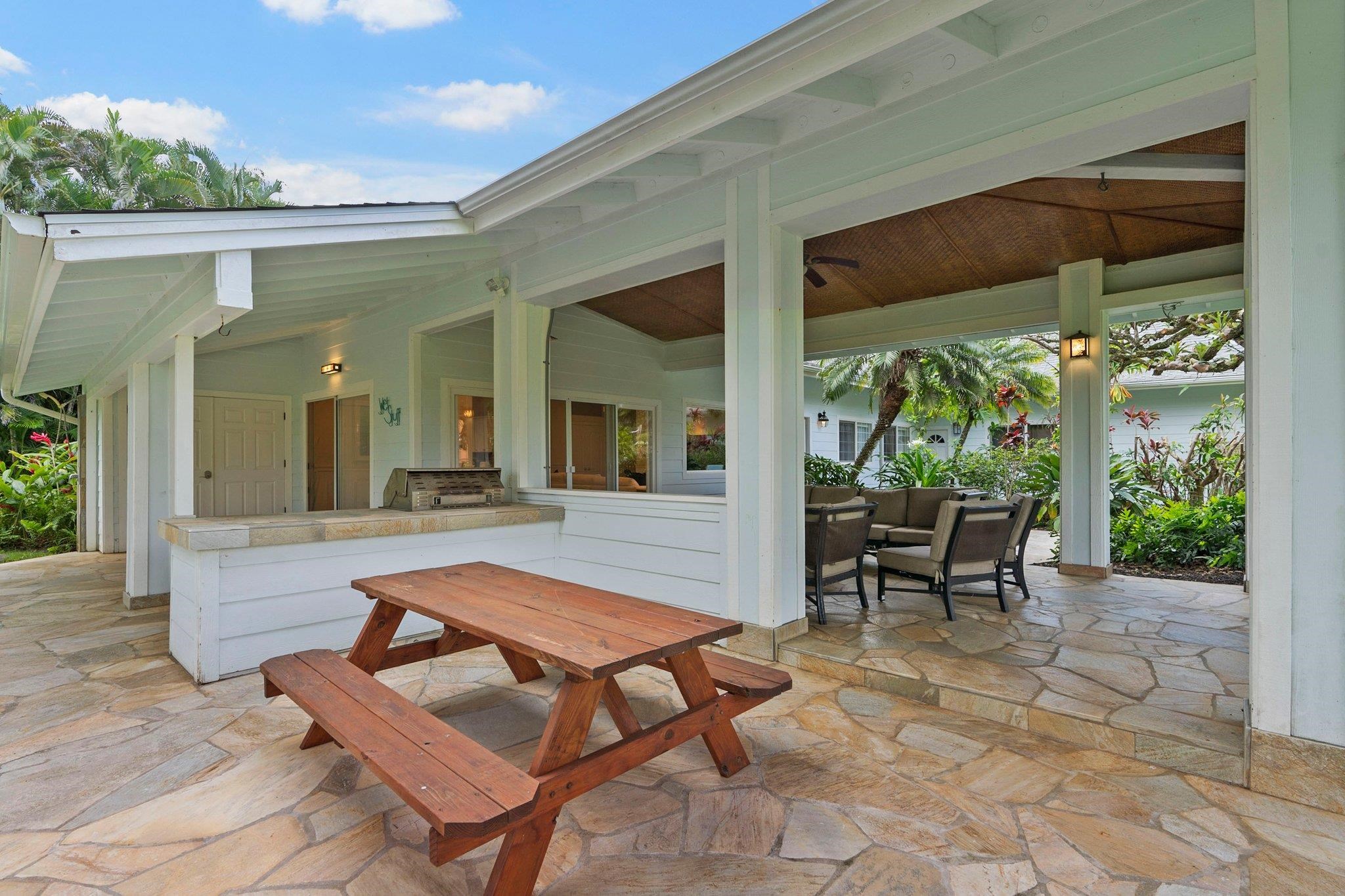 370 Waiama Way Haiku, HI 96708 - Photo 10 of 24 a outdoor space with a sitting space