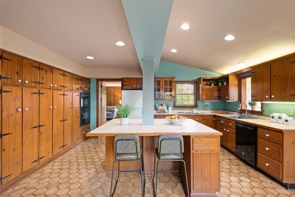 2013 Murdstone Road Pittsburgh, PA 15241 - Photo 16 of 45 Gallery Image 16