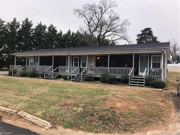 $450 | 219 Tinker Dam Avenue, Unit 4, Dobson, NC 27017