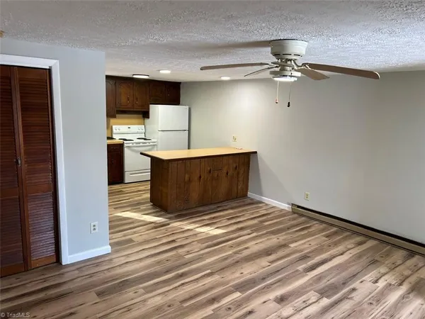 $450 | 219 Tinker Dam Avenue, Unit 4, Dobson, NC 27017