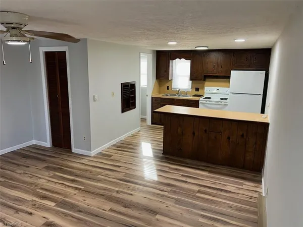 $450 | 219 Tinker Dam Avenue, Unit 4, Dobson, NC 27017