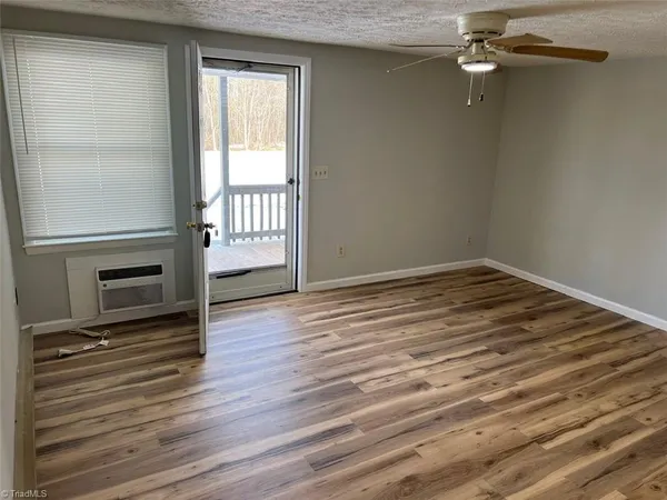 $450 | 219 Tinker Dam Avenue, Unit 4, Dobson, NC 27017