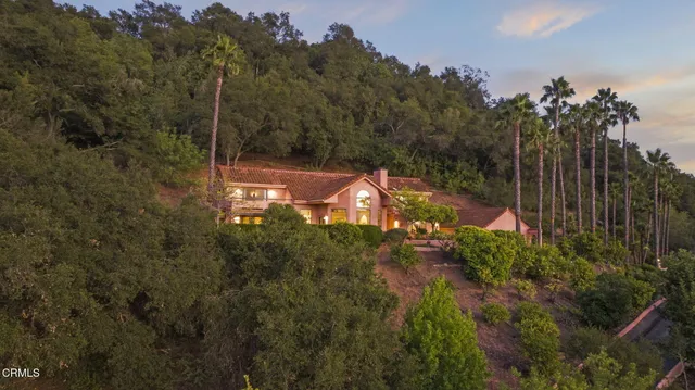 a view of a houses with a yard