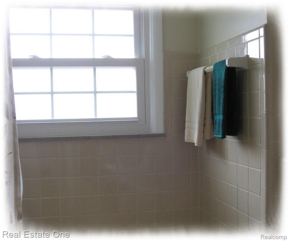 36747 Greenbush Road Wayne, MI 48184 - Photo 17 of 26 Tile around freshly glazed tub!