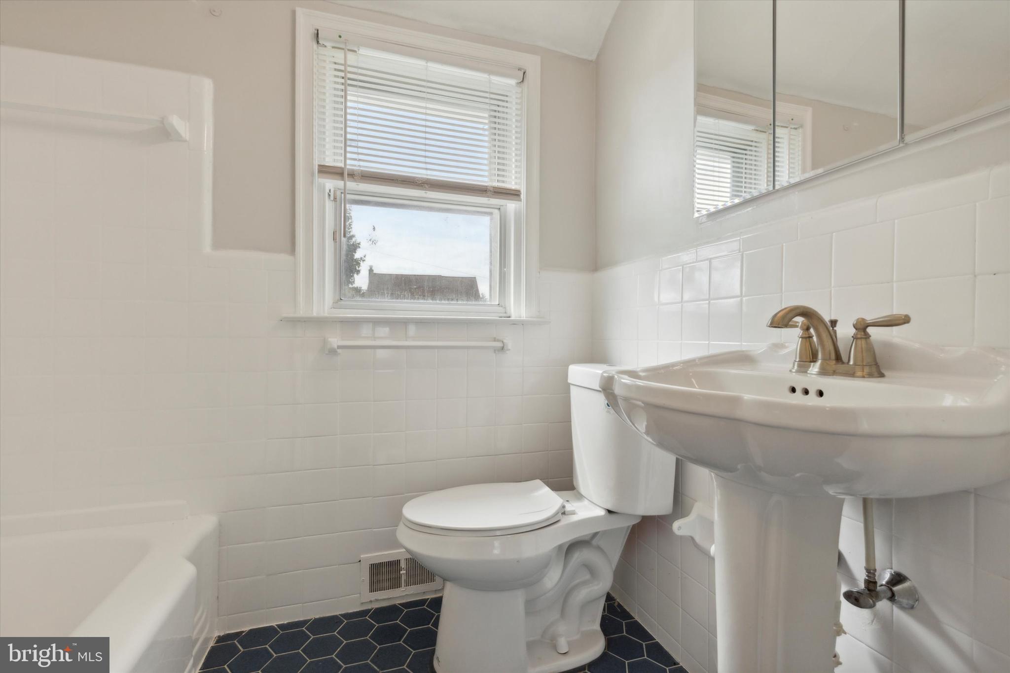 118 Dewey Road Cheltenham, PA 19012 - Photo 13 of 25 Gallery Image 13