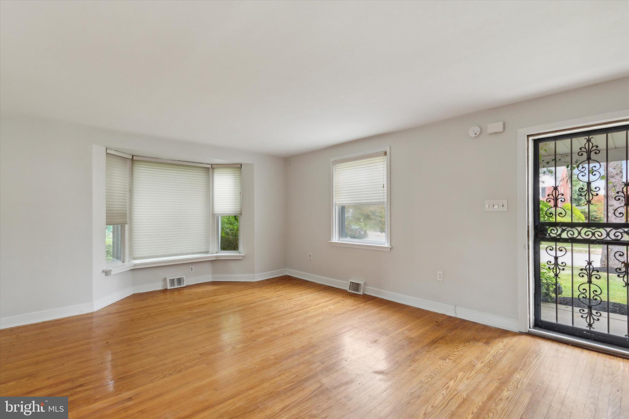 118 Dewey Road Cheltenham, PA 19012 - Photo 2 of 25 Gallery Image 2