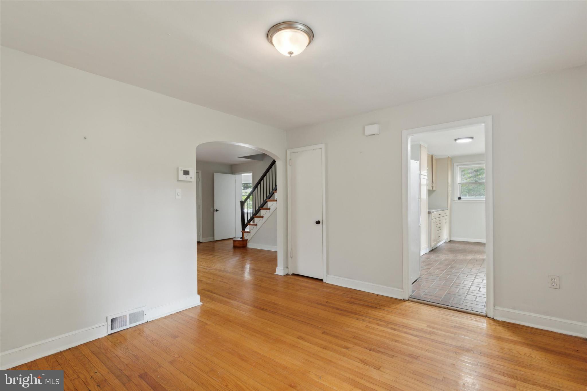 118 Dewey Road Cheltenham, PA 19012 - Photo 4 of 25 Gallery Image 4