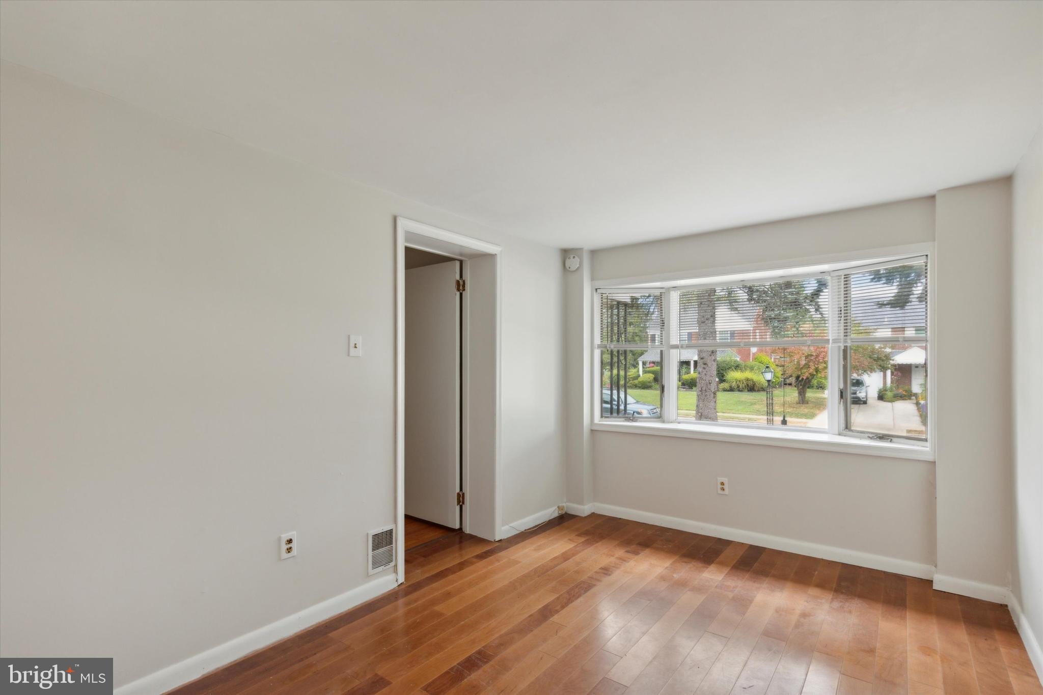118 Dewey Road Cheltenham, PA 19012 - Photo 6 of 25 Gallery Image 6
