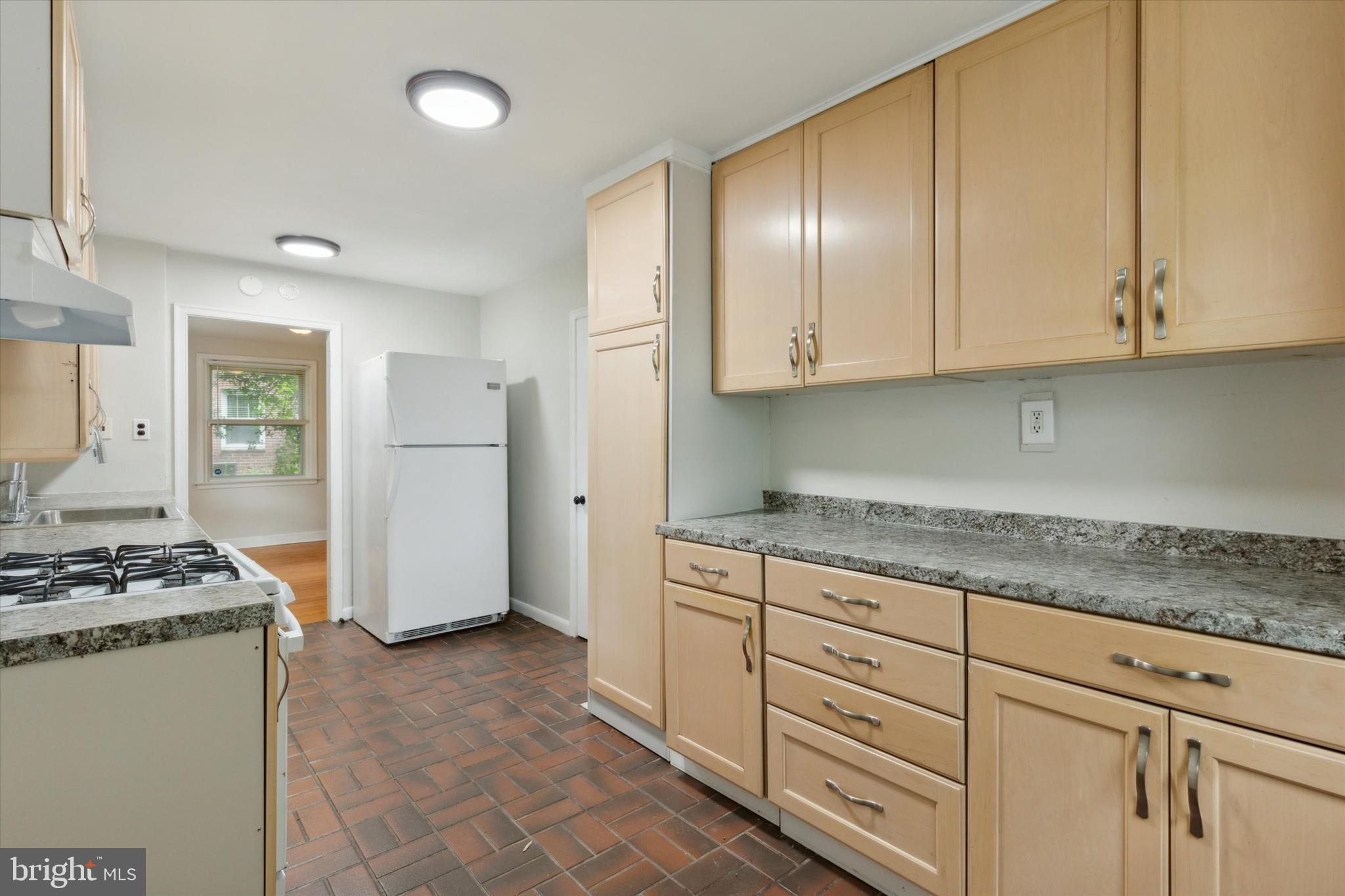 118 Dewey Road Cheltenham, PA 19012 - Photo 8 of 25 Gallery Image 8