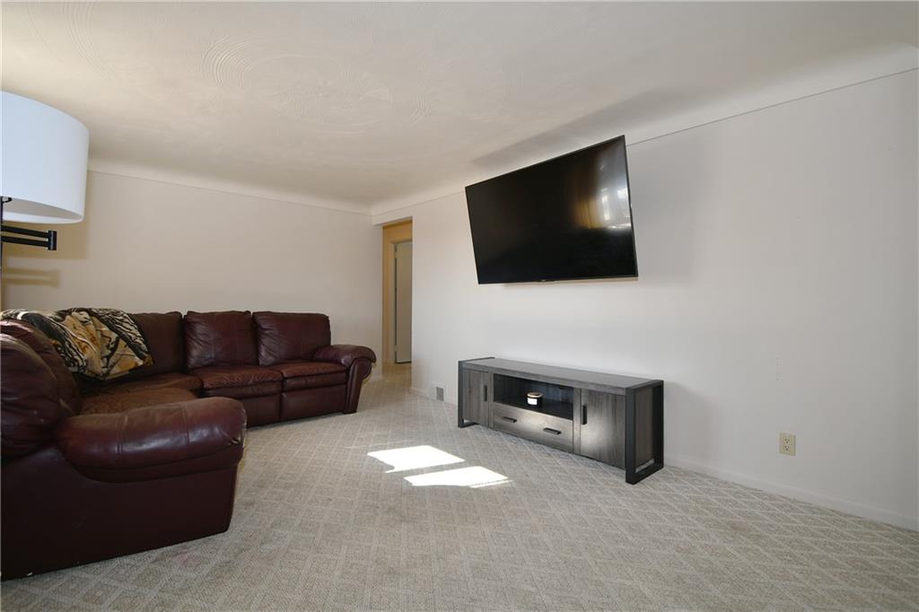 107 Queen Drive Monroeville, PA 15146 - Photo 2 of 32