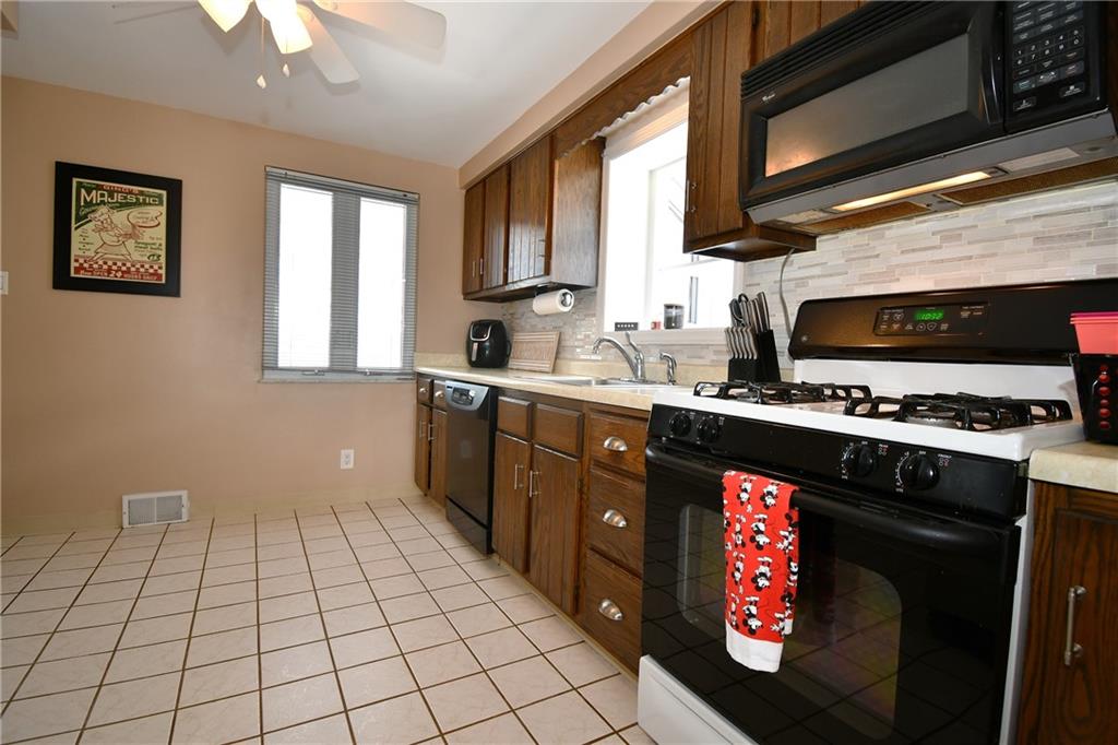 107 Queen Drive Monroeville, PA 15146 - Photo 4 of 32