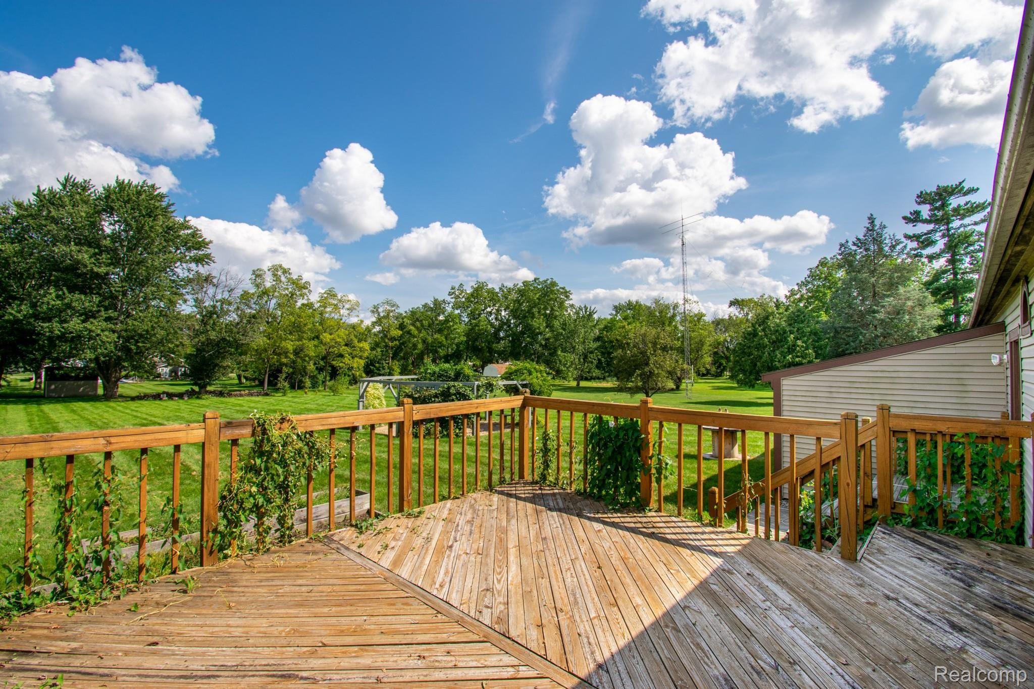 2835 Norton Lawn Street Rochester, MI 48307 - Photo 33 of 38 Deck.jpg
