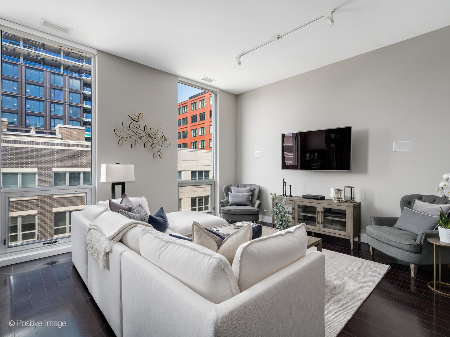 23 North Aberdeen Street, Unit 4S Chicago, IL 60607 - Photo 4 of 24 a living room with furniture and a flat screen tv