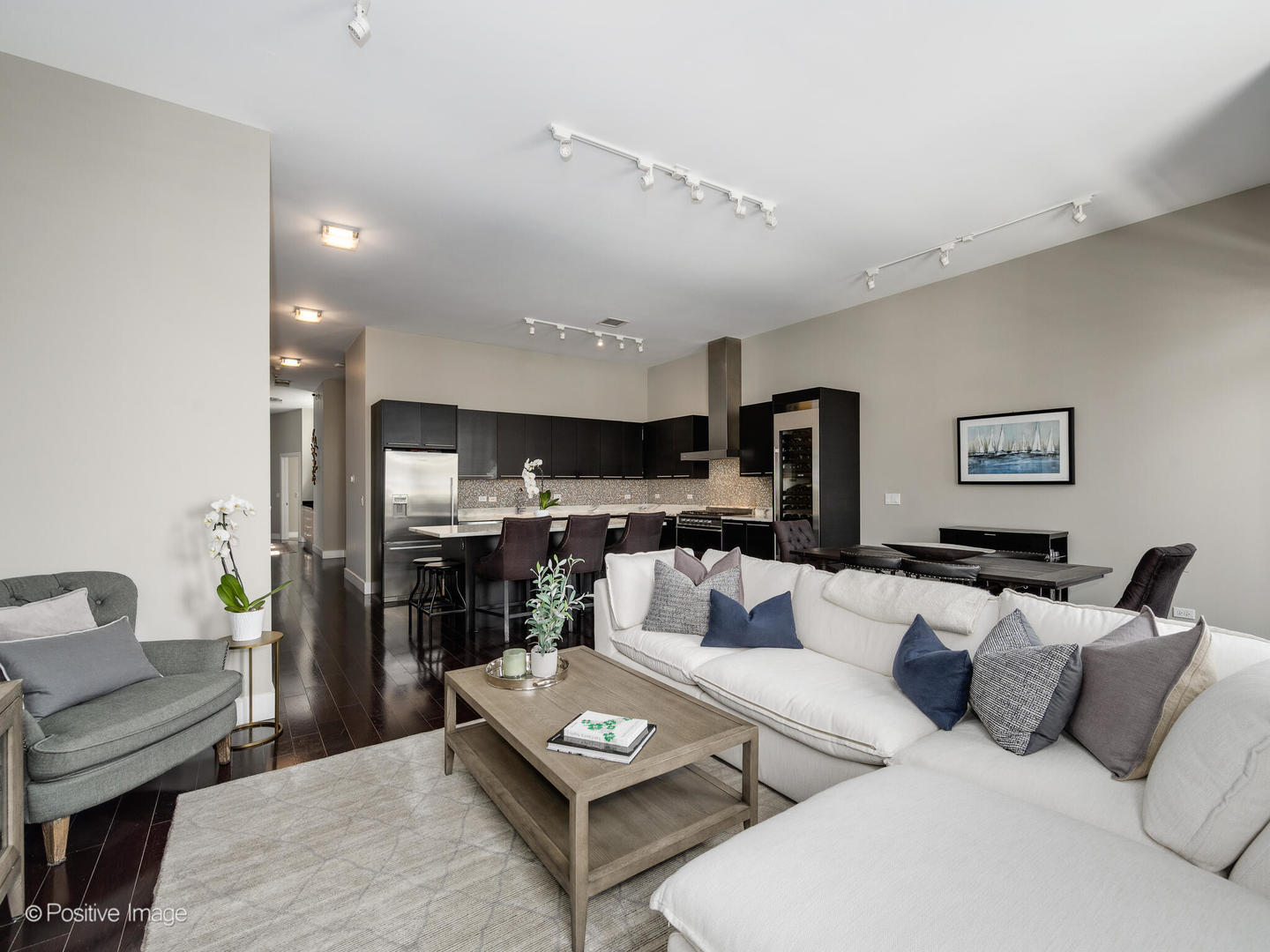 23 North Aberdeen Street, Unit 4S Chicago, IL 60607 - Photo 7 of 24 a living room with furniture and a dining table with kitchen view