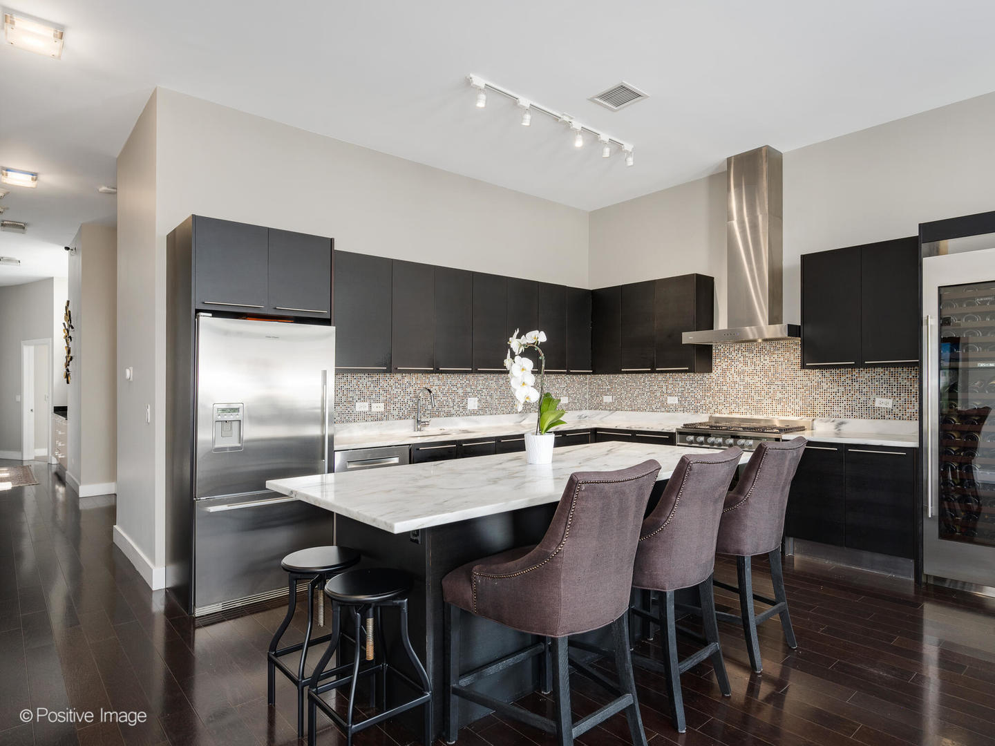 23 North Aberdeen Street, Unit 4S Chicago, IL 60607 - Photo 9 of 24 a kitchen with a table and chairs in it