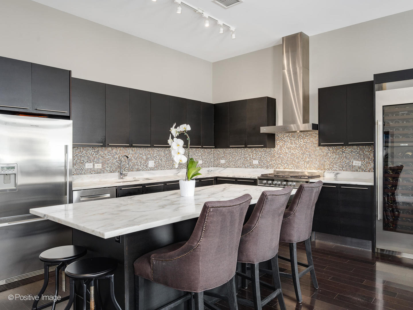 23 North Aberdeen Street, Unit 4S Chicago, IL 60607 - Photo 10 of 24 a kitchen with granite countertop a table chairs stove and refrigerator