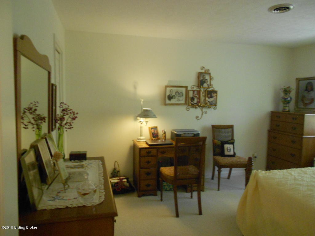 6604 Springfield Road Bardstown, KY 40004 - Photo 20 of 29 DSCN3870