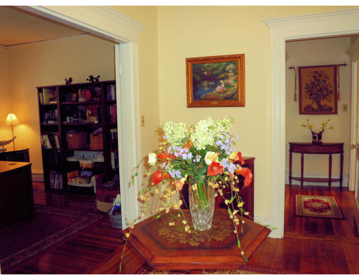 142 Middlesex Road, Unit 2 Newton, MA 02467 - Photo 2 of 8 Gallery Image 2
